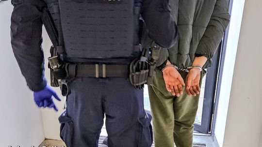 17-latek uciekał kradzionym busem