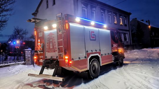 Cybinka: pożar sadzy w kominie na pl. Limanowskiego.