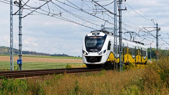 Dziś opóźnienia pociągów w całym regionie. Powodem zerwana sieć trakcyjna