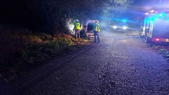 Egzekucja na drodze. Wypadek, dachowanie, strzały