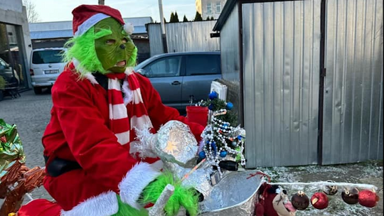 Grinch grasuje po Zgorzelcu! Spotkałeś go już? WIDEO