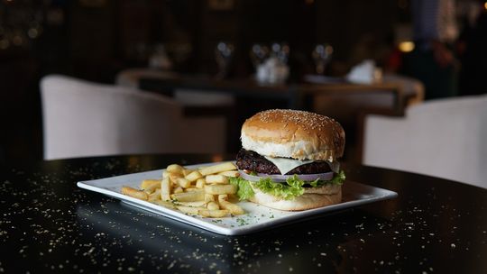 Jak przyrządzić burgera w domu, by smakował jak z restauracji?