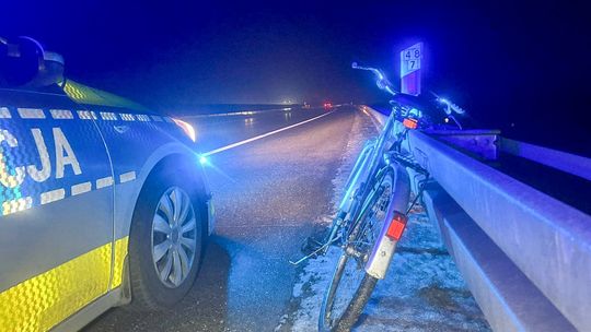 Jechał rowerem po autostradzie A2