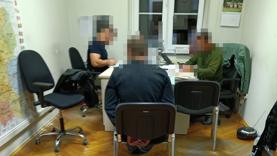 Lubań: 35-latek ukradł alkohol i użył przemocy wobec pracownika sklepu