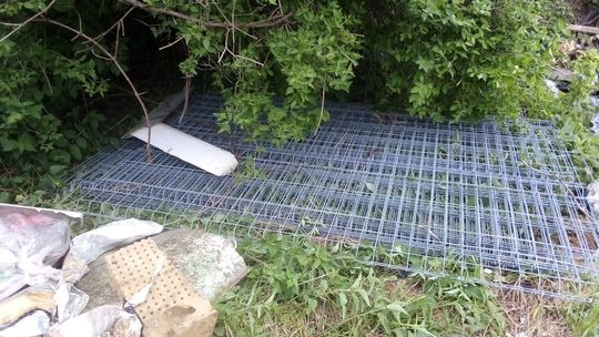 Lubań: Ukradli 13 paneli ogrodzeniowych