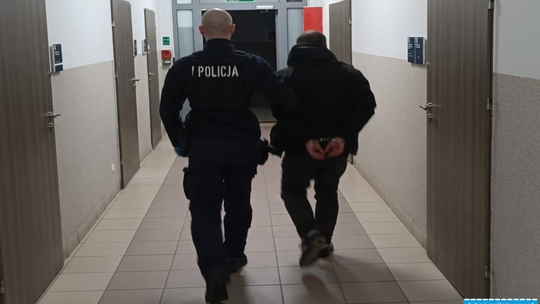 Lubań: zarzuty dla ojca 5-latki, która wypadła z balkonu Lubań: zarzuty dla ojca 5-latki, która wypadła z balkonu