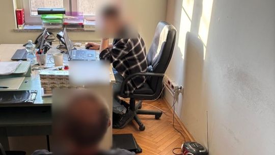 Lubań: Zatrzymany poszukiwany mężczyzna z kontrabandą tytoniową