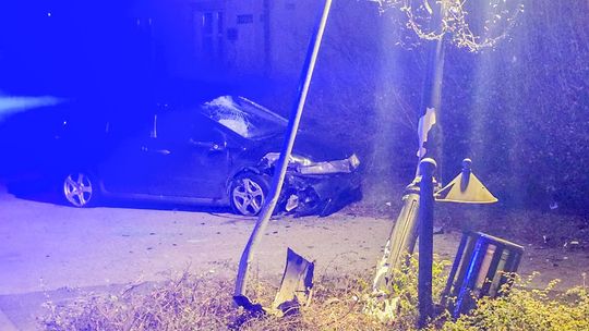 Lubuskie: pijany 21-latek zakończył jazdę na latarni