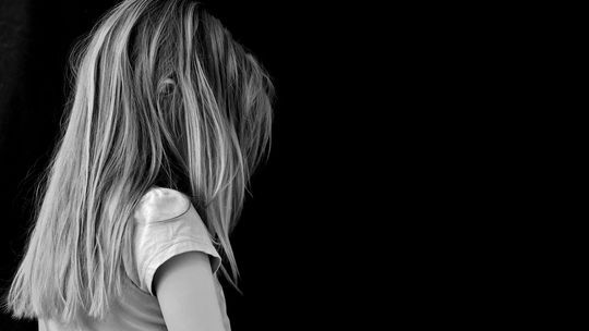 Lwówek Śląski: 60-latek aresztowany za molestowanie 9-letniej dziewczynki