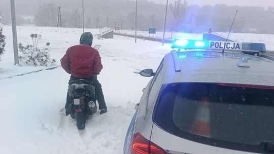 Lwówek Śląski: nastolatek na motorowerze bez uprawnień