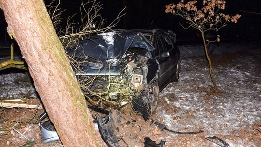 Nowa Sól: pijany, poszukiwany z zakazem przewoził dwójkę dzieci