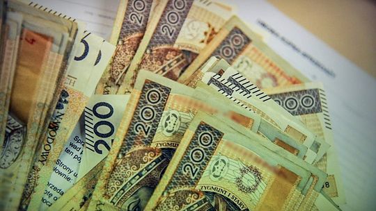 Obiecywali szybki zysk - mężczyzna stracił prawie 400 tys. zł