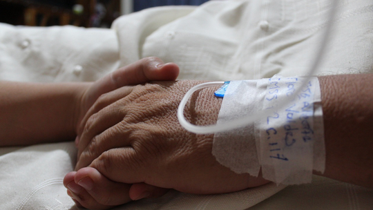 Olszyna: pięciolatka wypadła z 4 piętra