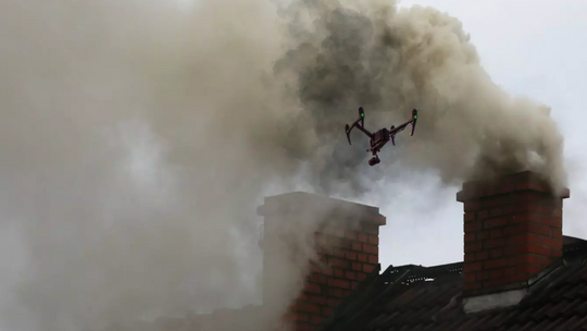 Palisz w piecu czym popadnie? Dron zbada jakość powietrza nad Zgorzelcem