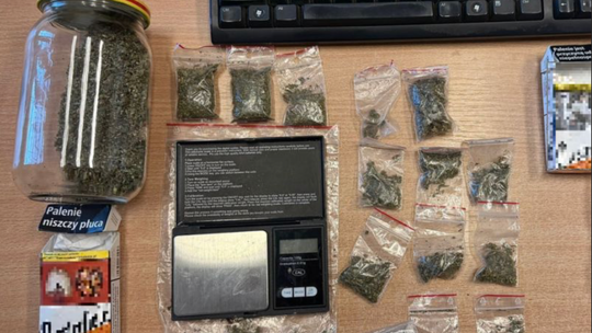 Pieńsk: pieszy pościg za 38-latkiem z narkotykami