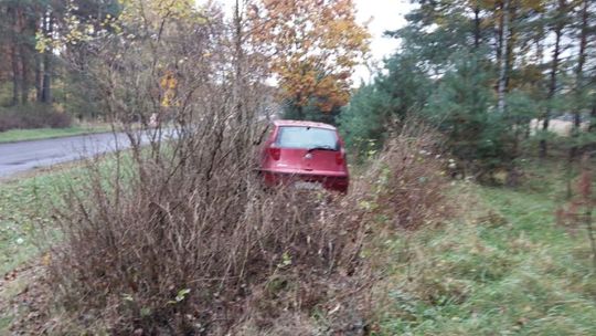 Pieńsk: pijany 46-latek wypadł z drogi