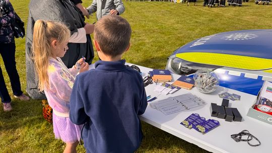 Policjanci z Sulęcina na festynie w Grabowie