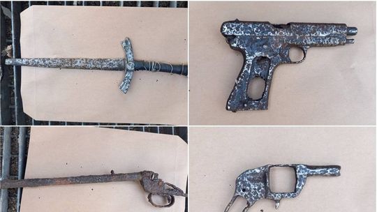 Żagań: Policjanci zabezpieczyli przedmioty mogące pochodzić okresu II wojny