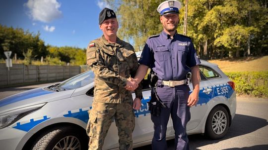 Policjant i żołnierz po służbie ujęli pijanego kierowcę