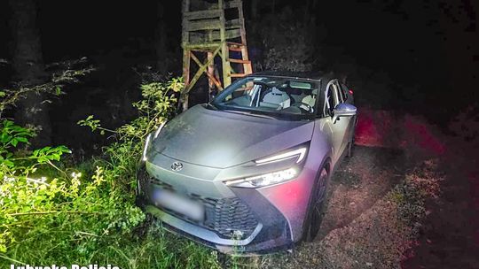 Policyjny pościg za skradzioną Toyotą.