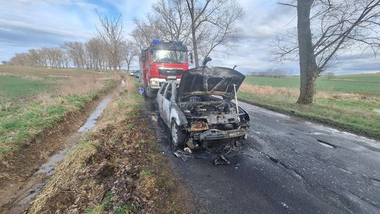 Pożar samochodu między Radzimowem a Zawidowem