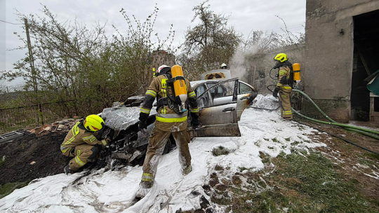 Pożar samochodu osobowego w Radzimowie Dolnym Pożar samochodu osobowego w Radzimowie Dolnym
