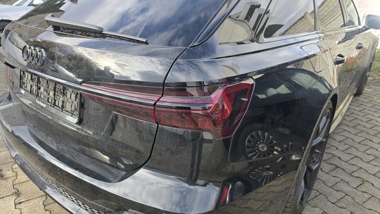 Przywiózł kradzione RS 6 do mechanika Przywiózł kradzione RS 6 do mechanika