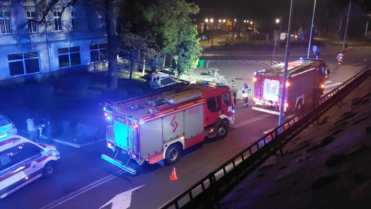 Rozpędzonym fordem wjechał w pomnik