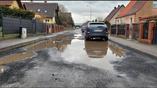 Rozpoczęły się przygotowania do długo wyczekiwanej przez mieszkańców Porajowa, przebudowy ul. Polnej Rozpoczęły się przygotowania do długo wyczekiwanej przez mieszkańców Porajowa, przebudowy ul. Polnej