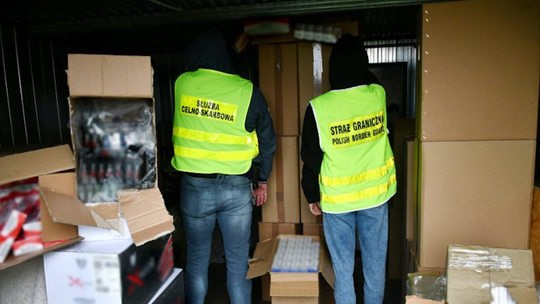Sieniawka: ponad 40 kg tytoniu i 420 tys. papierosów bez akcyzy