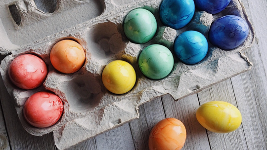 Skąd się wzięły wielkanocne symbole? Historia zajączka i pisanek