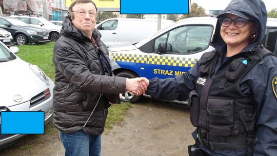 Strażnicy miejscy pomogli starszemu, zdezorientowanemu obywatelowi Niemiec