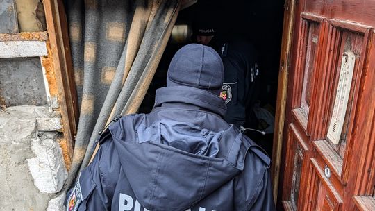 Świebodzin: policjanci pomogli wyziębionemu mężczyźnie Świebodzin: policjanci pomogli wyziębionemu mężczyźnie