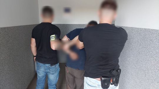 Szabrownik z Bolesławca w rękach policji. Żerował na ludzkiej krzywdzie