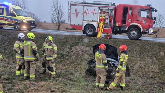 Wypadek przed Porajowem. Kobieta chciała wyminąć sarny i wjechała do rowu