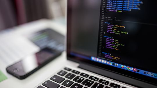 Żagań: Chciał zarobić na kryptowalutach, stracił 330 tysięcy złotych