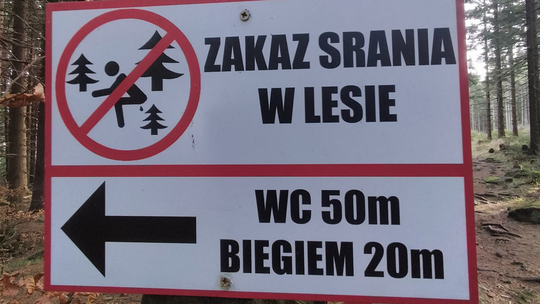 "Zakaz srania w lesie" - dosadny ale prawdziwy znak w Karkonoszach