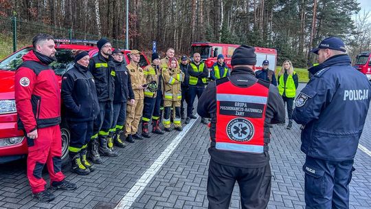 Żary: Dziesiątki osób zaangażowanych w poszukiwania zaginionego 27-latka. Żary: Dziesiątki osób zaangażowanych w poszukiwania zaginionego 27-latka.