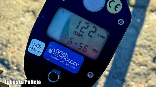 Żary: kompletnie pijany 41-latek pędził 122km/h przez miejscowość