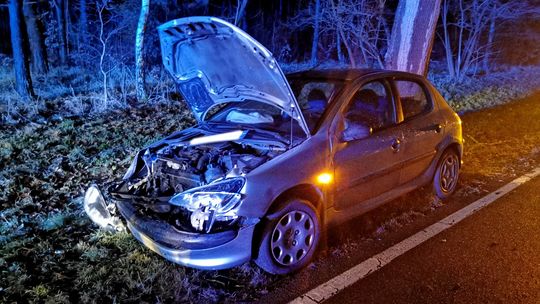 Zderzenie auta z ciągnikiem na DK29. Zderzenie auta z ciągnikiem na DK29.