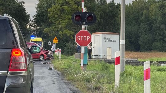 Zderzenie na przejeździe kolejowym.