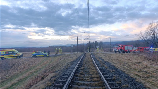 Zderzenie osobówki z pociągiem