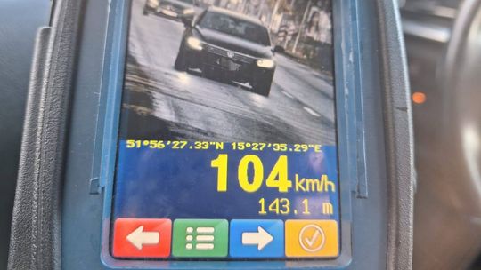 Zielona Góra: 20-latek pędził ponad 100 km/h w terenie zabudowanym