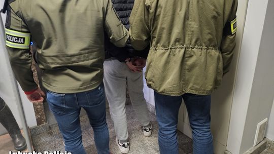 Zielona Góra: 25-latek zniszczył szafkę chroniącą defibrylator AED