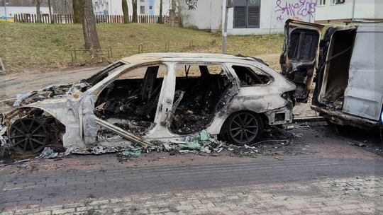 Zielona Góra: dziś w nocy spłonęły trzy samochody na jednym z osiedli