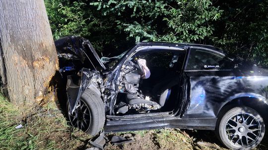 Zielona Góra: Pijana kierująca zakleszczona w BMW