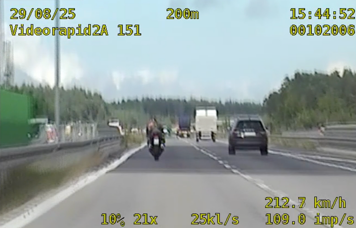 A4: Niemiecki motocyklista pędził 210 km/h [WIDEO]
