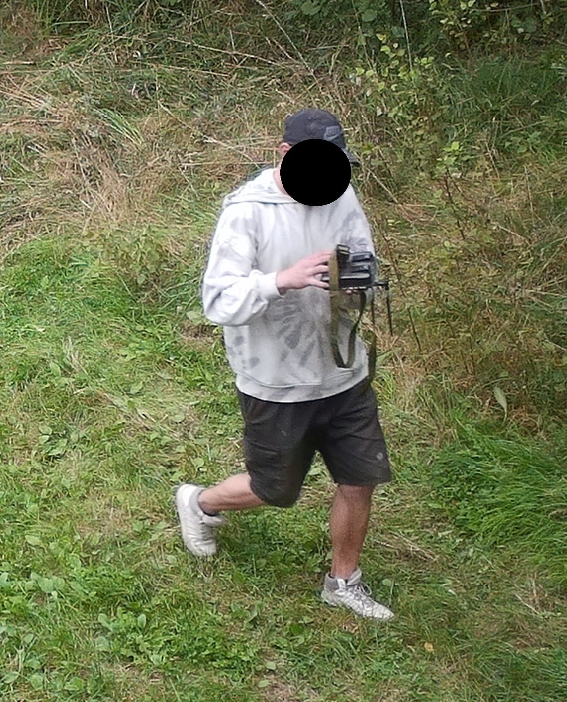 Bogatynia: Ukradł fotopułapkę, a nagrała go inna fotopułapka
