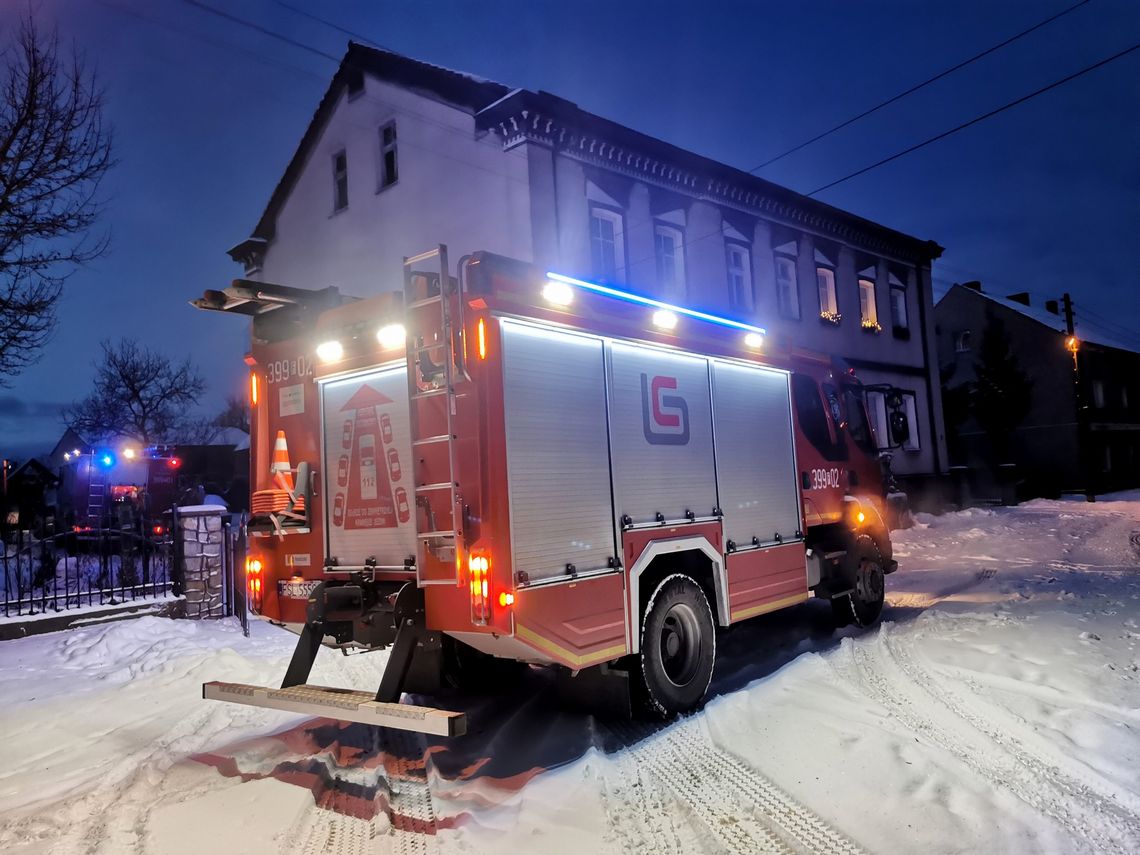 Cybinka: pożar sadzy w kominie na pl. Limanowskiego.