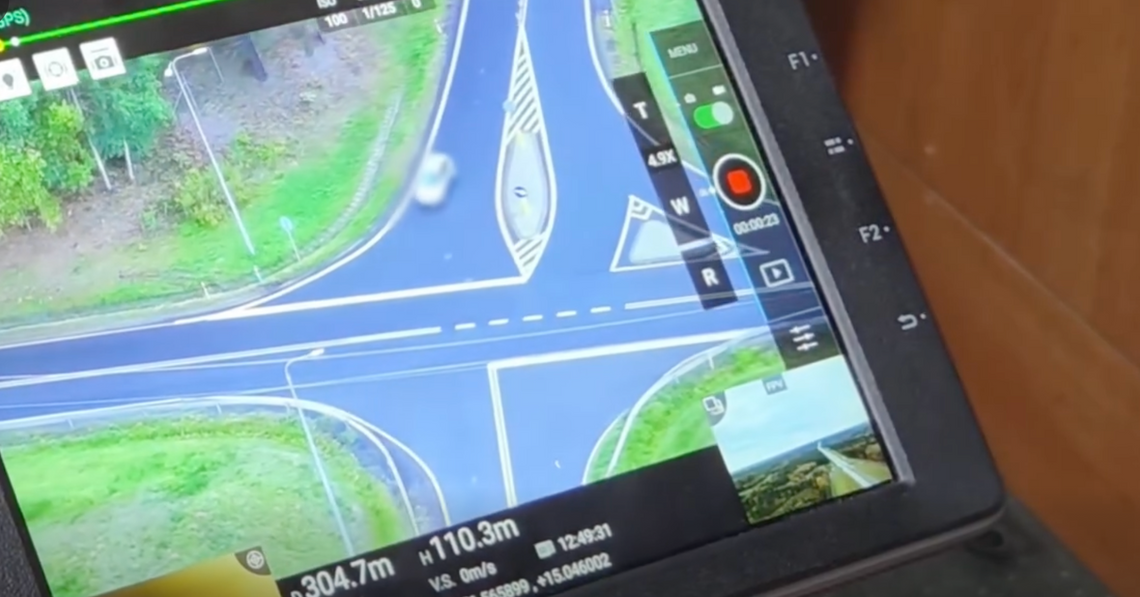 Dron policyjny ujawnił 30 kierowców, którzy zlekceważyli znak „STOP” Dron policyjny ujawnił 30 kierowców, którzy zlekceważyli znak „STOP”